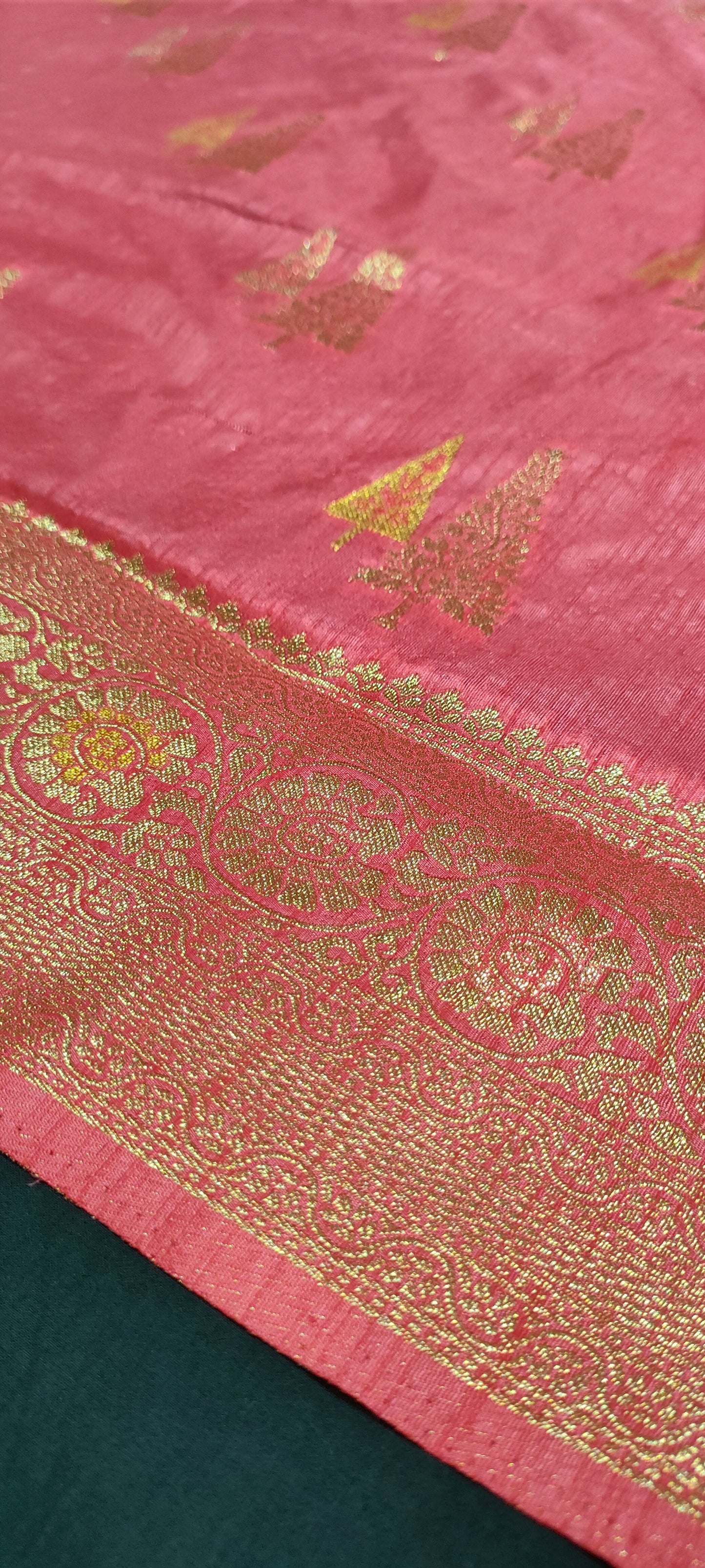 Benarasi Style Border Dola Silk Peach color Benarasi Saree.