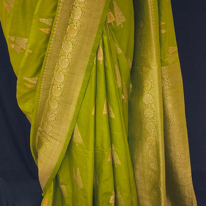 Banarasi Style Border Dola Silk Mehndi color Banarasi Saree.